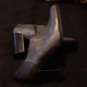 Nine West sz 6 Pewter Shoeties with mirrored heel!